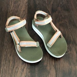 Teva platform universal sandals